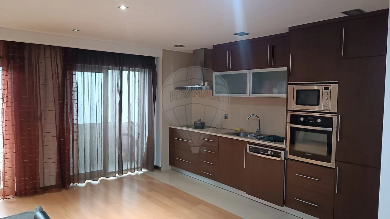 Apartamento T2 para Arrendamento em Mafamude e Vilar do Paraíso Foto 1