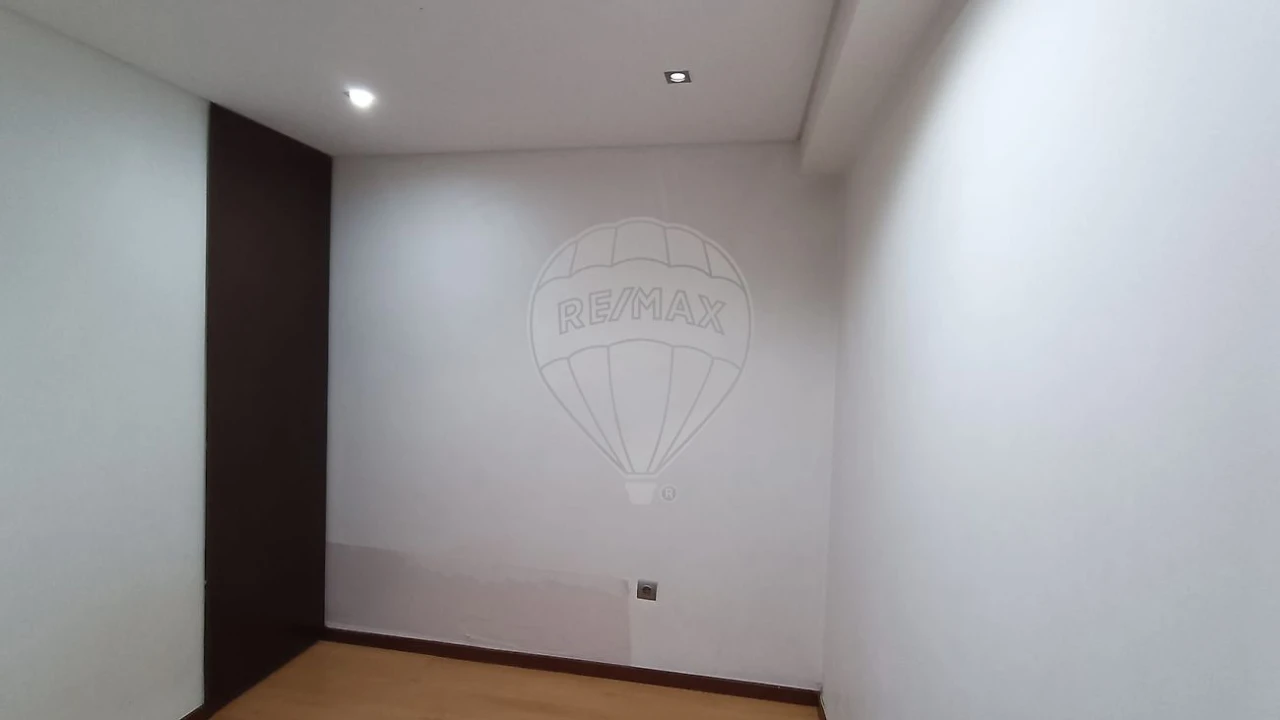 Apartamento T2 para Arrendamento em Mafamude e Vilar do Paraíso Foto 2