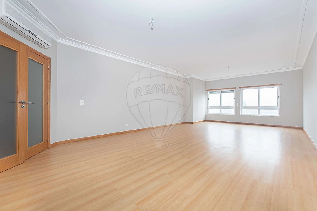 Apartamento T2 para Arrendamento em Mina de Água Foto 18