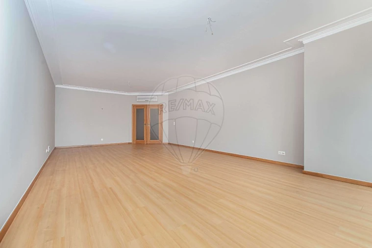 Apartamento T2 para Arrendamento em Mina de Água Foto 20