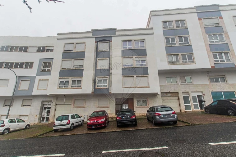 Apartamento T2 para Arrendamento em Mina de Água Foto 10