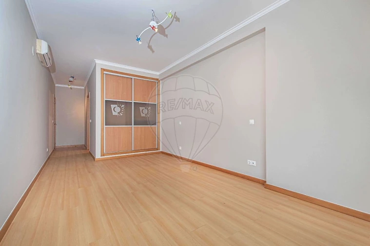 Apartamento T2 para Arrendamento em Mina de Água Foto 2