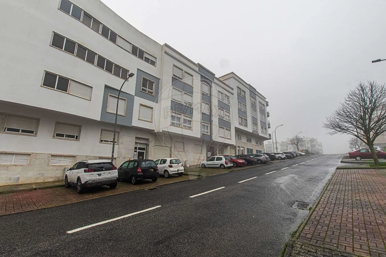 Apartamento T2 para Arrendamento em Mina de Água Foto 9