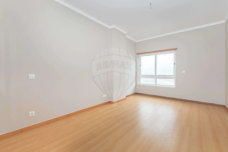 Apartamento T2 para Arrendamento em Mina de Água