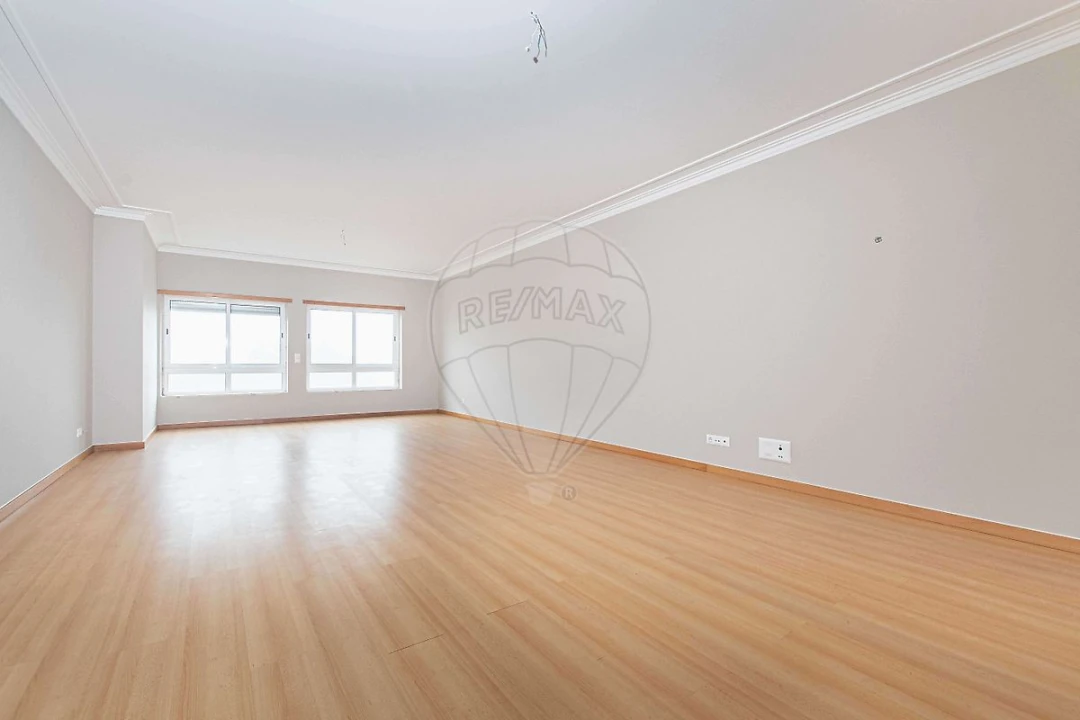 Apartamento T2 para Arrendamento em Mina de Água Foto 19