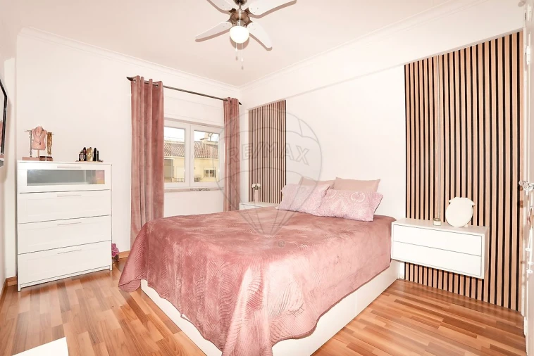 Apartamento T2 para Venda em Laranjeiro e Feijó Foto 13