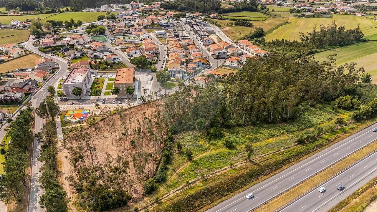 Terreno para Venda em Retorta e Tougues Foto 2