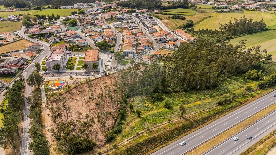 Terreno para Venda em Retorta e Tougues Foto 2