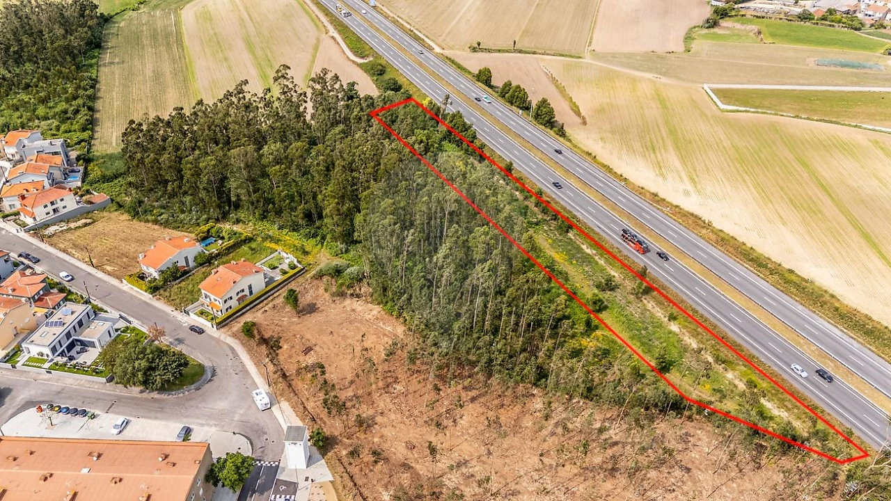 Terreno para Venda em Retorta e Tougues Foto 5