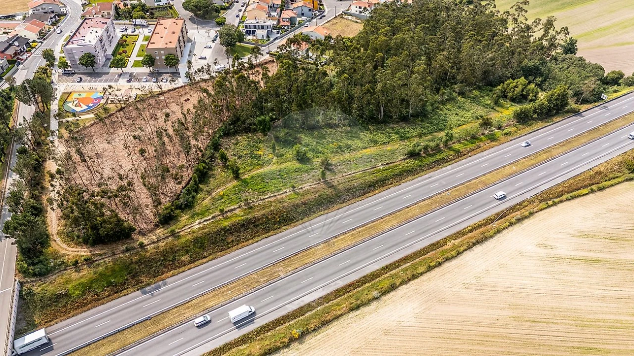 Terreno para Venda em Retorta e Tougues Foto 1