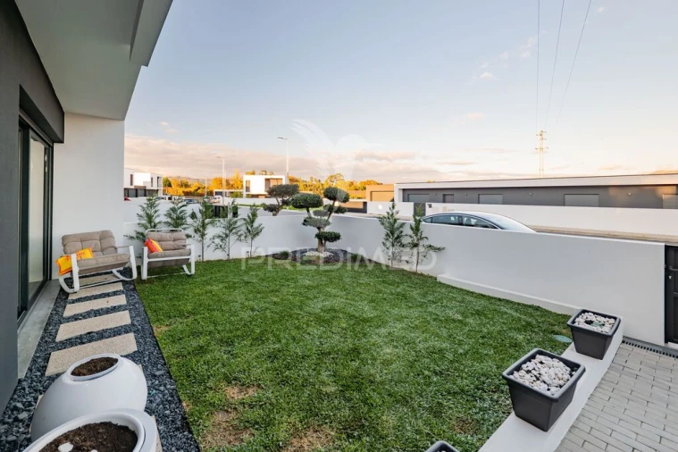 Moradia T3 para Venda em Turiz Foto 19