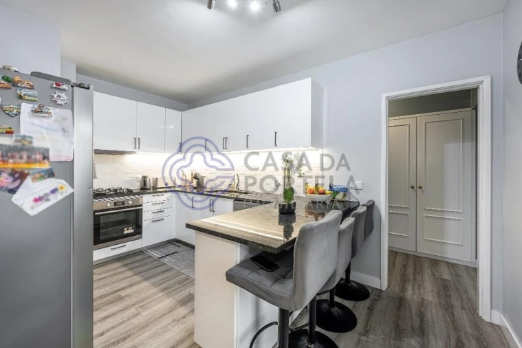 Apartamento T4 para Venda em Arcozelo Foto 8