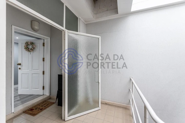 Apartamento T4 para Venda em Arcozelo Foto 4