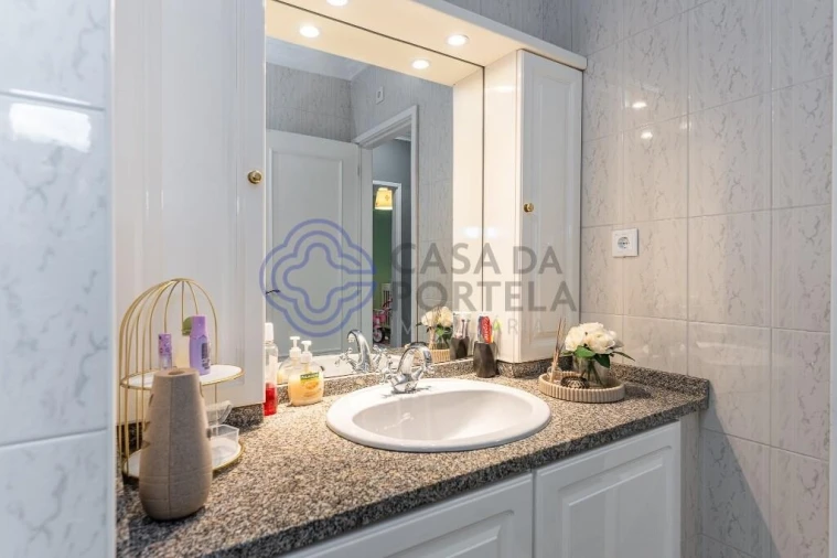 Apartamento T4 para Venda em Arcozelo Foto 34