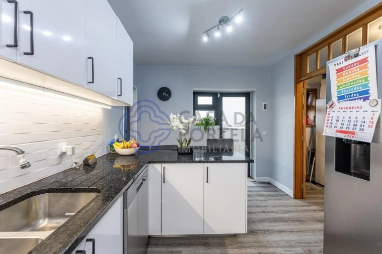 Apartamento T4 para Venda em Arcozelo Foto 9