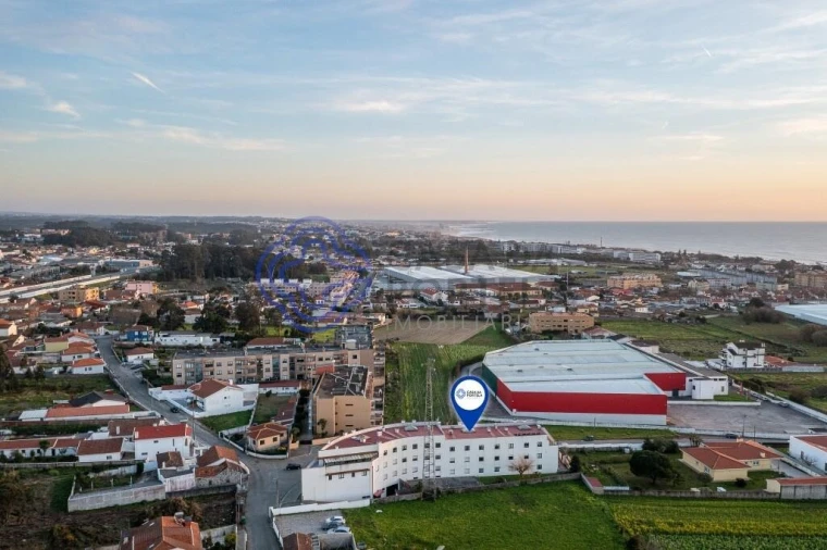 Apartamento T4 para Venda em Arcozelo Foto 3