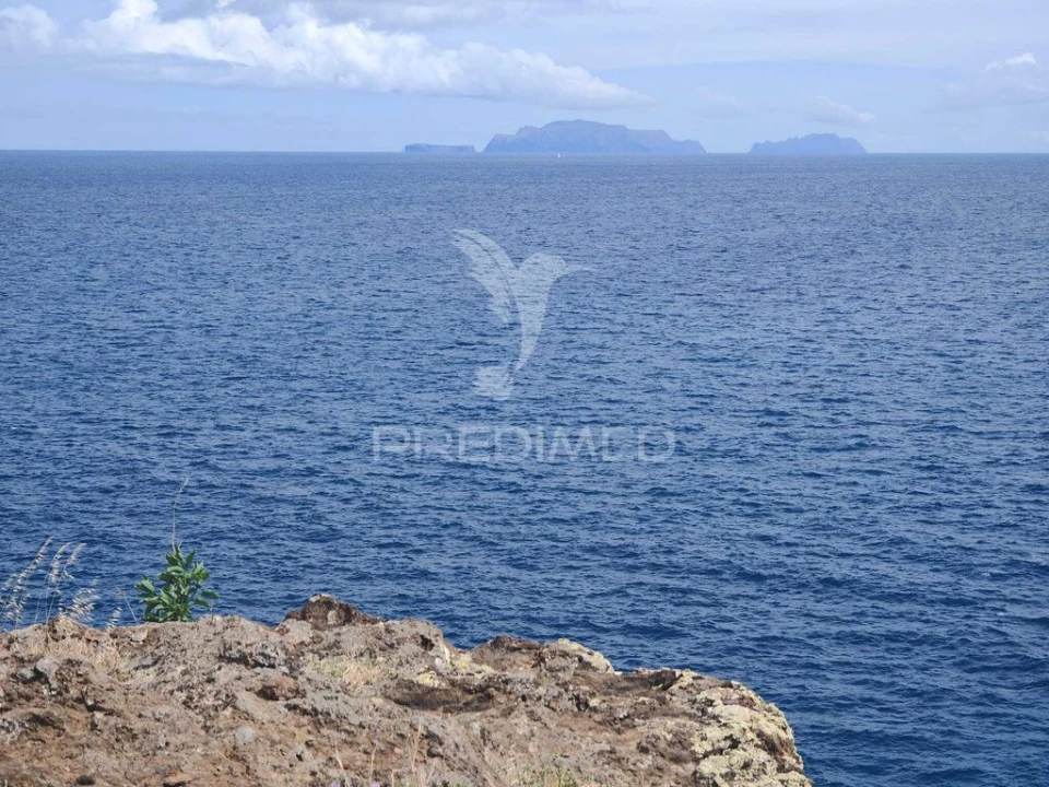 Terreno para Venda em Caniçal Foto 2
