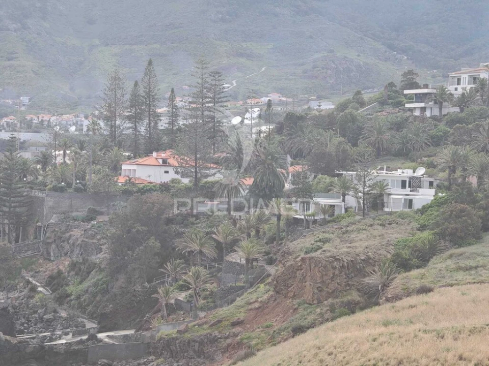 Terreno para Venda em Caniçal Foto 13