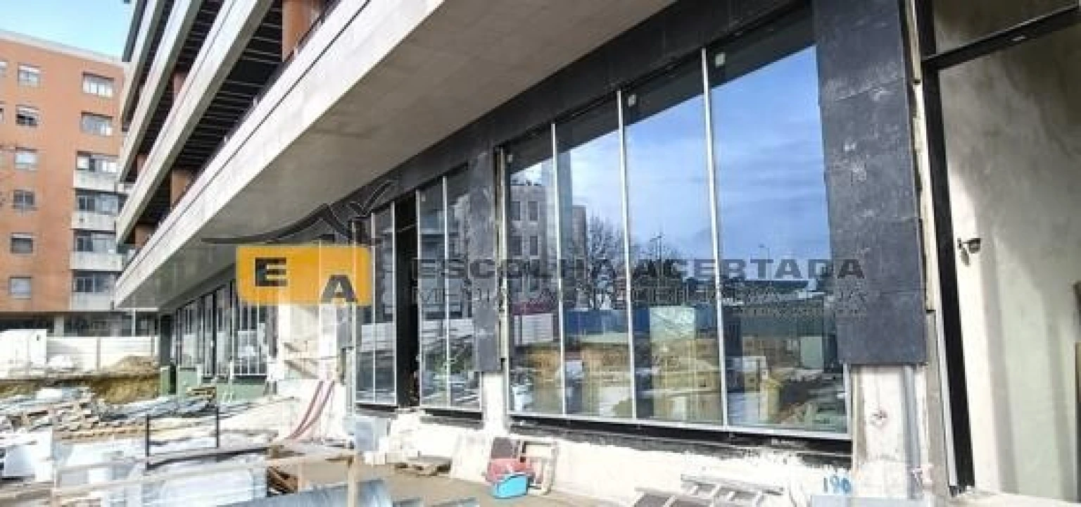 Loja para Venda em Cidade da Maia Foto 1