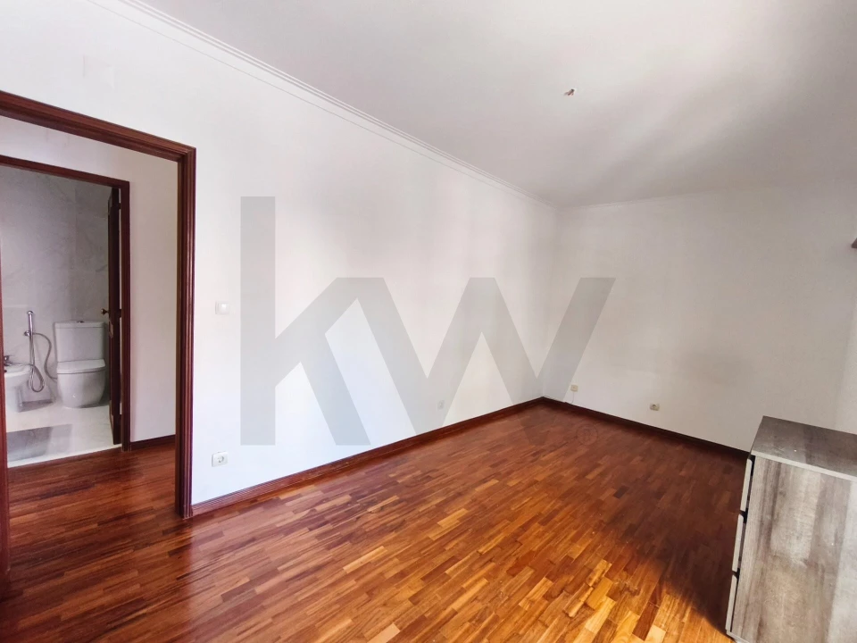 Apartamento T2 para Arrendamento em São Domingos de Rana Foto 24