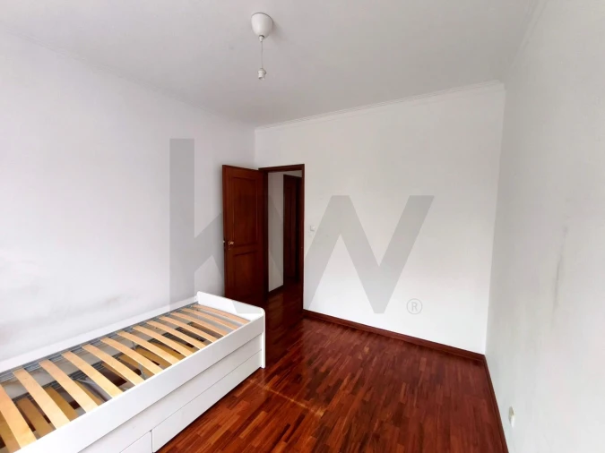 Apartamento T2 para Arrendamento em São Domingos de Rana Foto 12