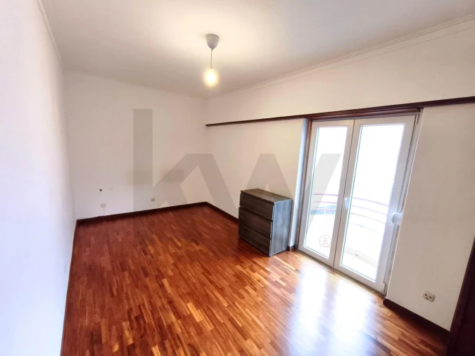 Apartamento T2 para Arrendamento em São Domingos de Rana Foto 13