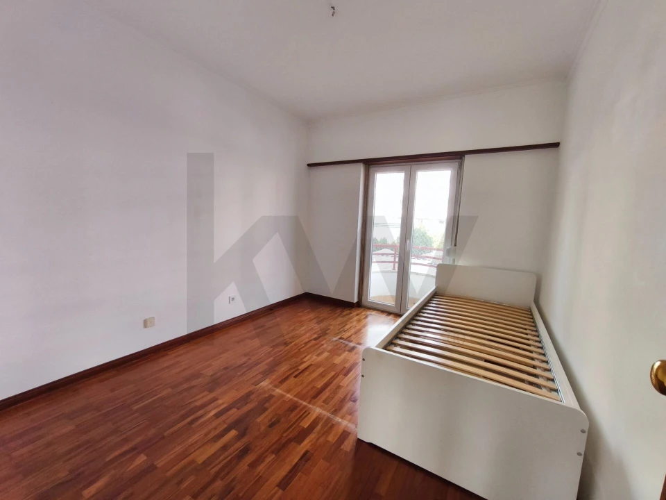 Apartamento T2 para Arrendamento em São Domingos de Rana Foto 22