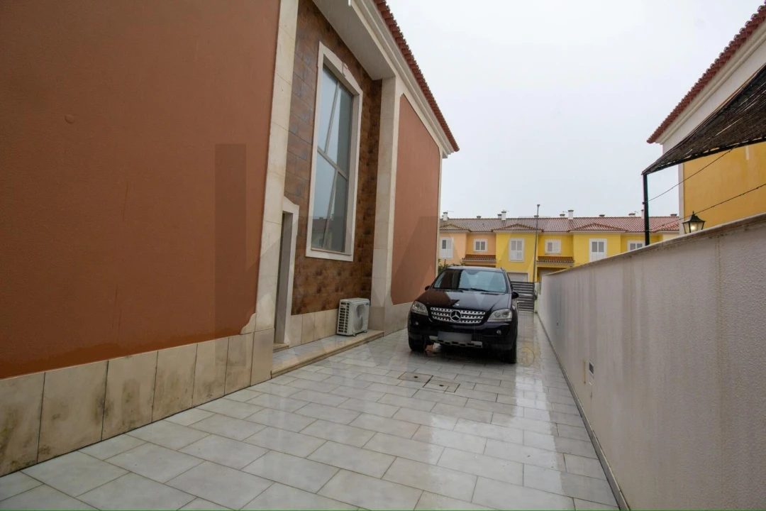 Moradia T5 para Venda em Almeirim Foto 45