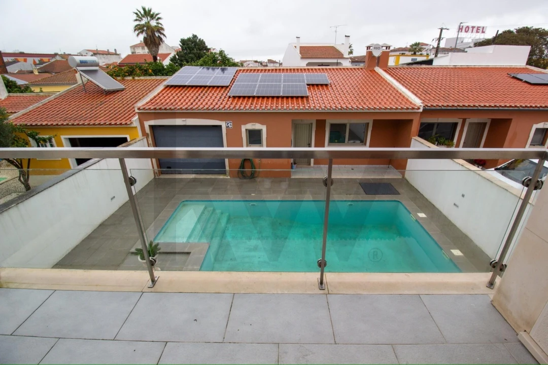 Moradia T5 para Venda em Almeirim Foto 4