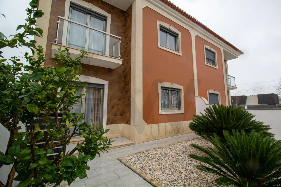 Moradia T5 para Venda em Almeirim Foto 46