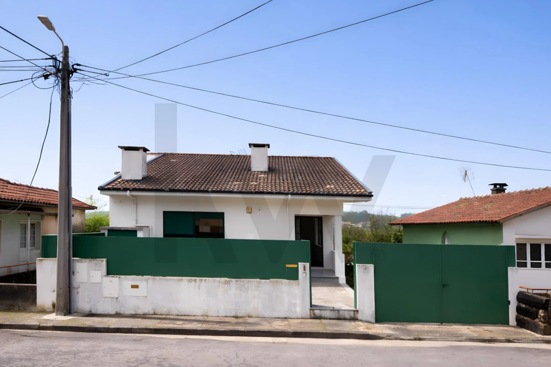 Moradia T3 para Venda em Caldas de São Jorge e Pigeiros Foto 1