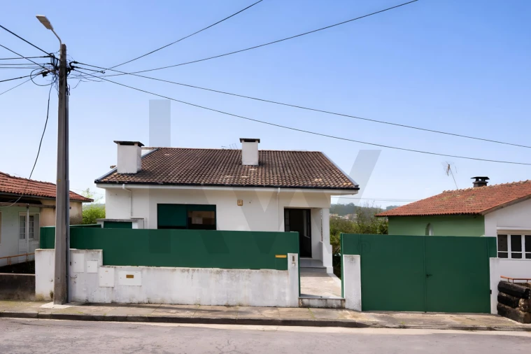 Moradia T3 para Venda em Caldas de São Jorge e Pigeiros Foto 1