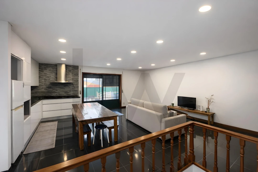 Moradia T3 para Venda em Caldas de São Jorge e Pigeiros Foto 3