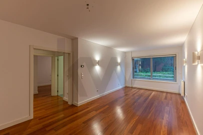 Apartamento T1 para Arrendamento em Aldoar, Foz do Douro e Nevogilde
