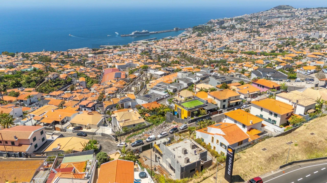 Moradia T4 para Venda em Funchal (Santa Maria Maior) Foto 50