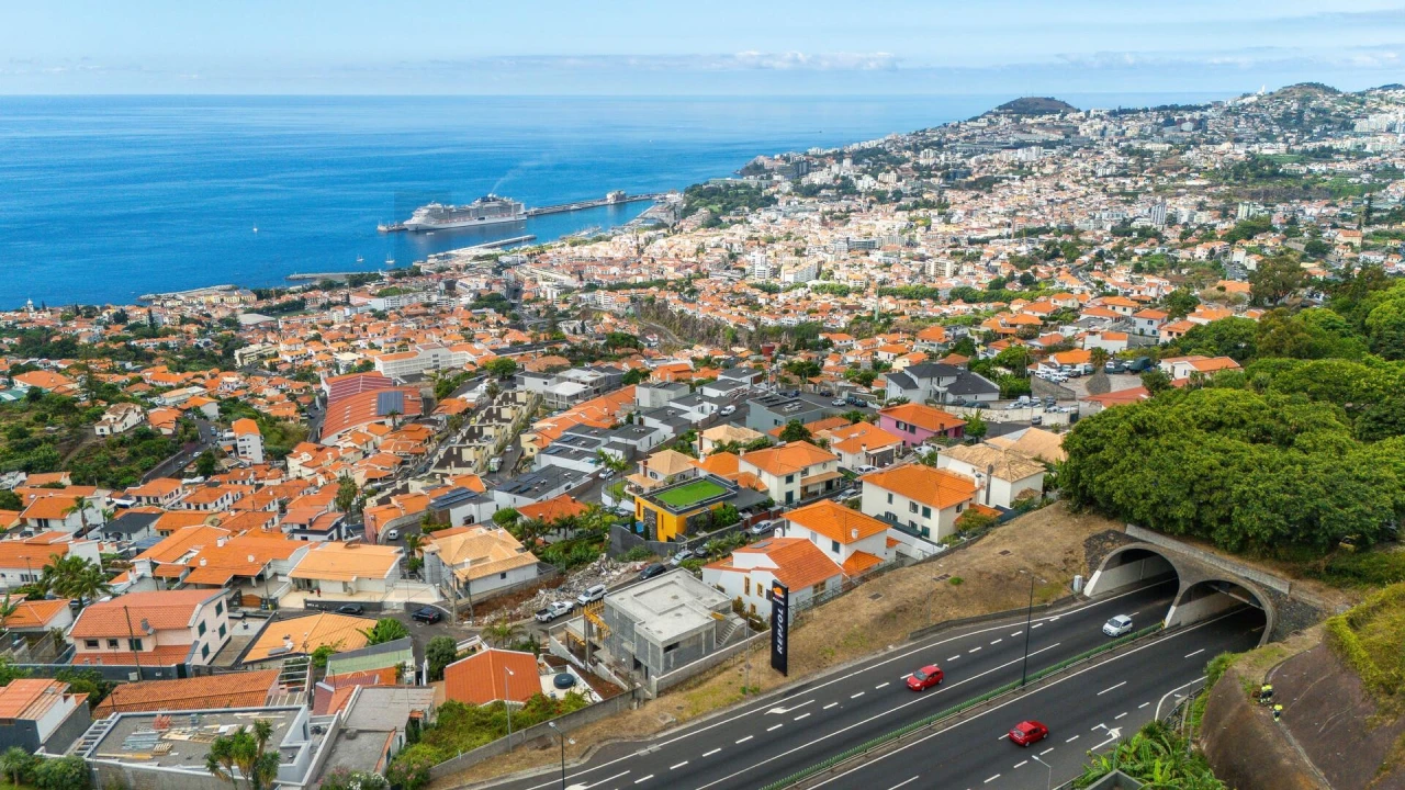 Moradia T4 para Venda em Funchal (Santa Maria Maior) Foto 16