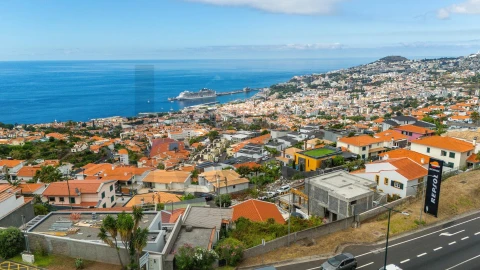 Moradia T4 para Venda em Funchal (Santa Maria Maior)