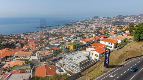 Moradia T4 para Venda em Funchal (Santa Maria Maior)