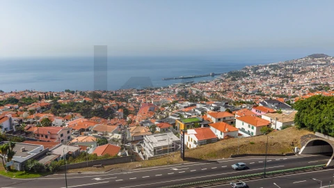Moradia T4 para Venda em Funchal (Santa Maria Maior)