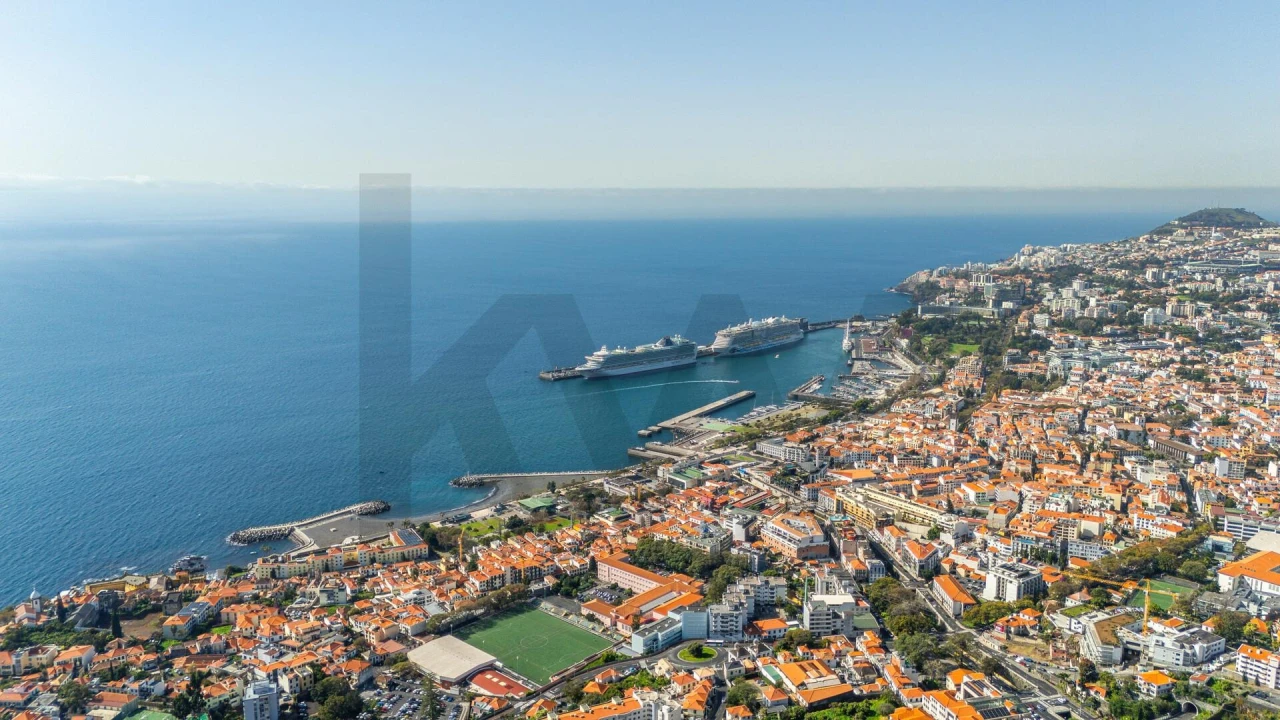 Moradia T4 para Venda em Funchal (Santa Maria Maior) Foto 35