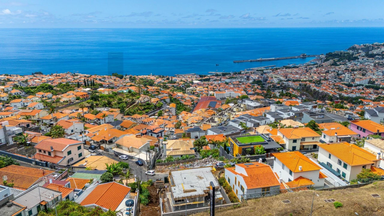 Moradia T4 para Venda em Funchal (Santa Maria Maior) Foto 30