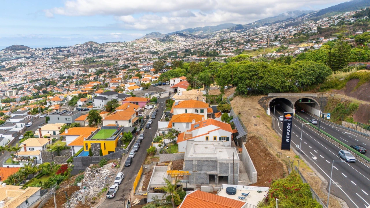 Moradia T4 para Venda em Funchal (Santa Maria Maior) Foto 21