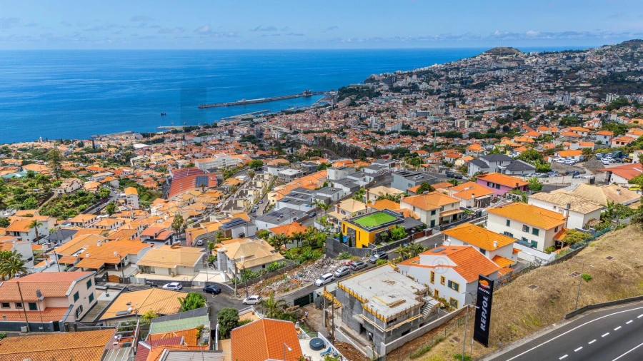 Moradia T4 para Venda em Funchal (Santa Maria Maior) Foto 29