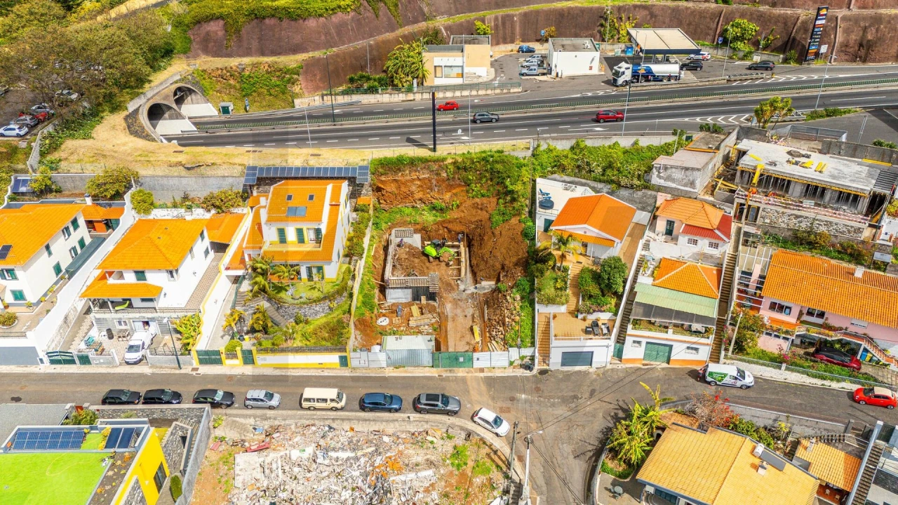 Moradia T4 para Venda em Funchal (Santa Maria Maior) Foto 38