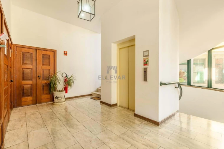 Apartamento T2 para Venda em Caniço Foto 24