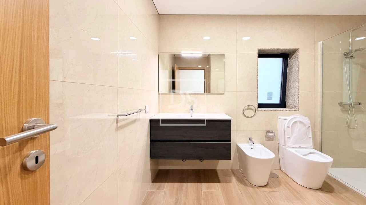 Moradia T3 para Venda em Oliveira (Santa Maria) Foto 16