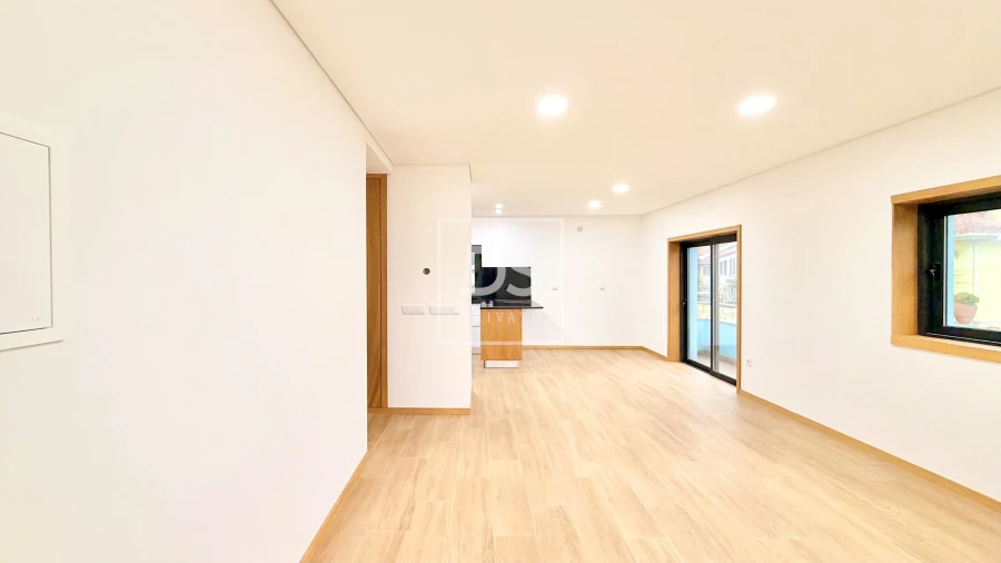 Moradia T3 para Venda em Oliveira (Santa Maria) Foto 2