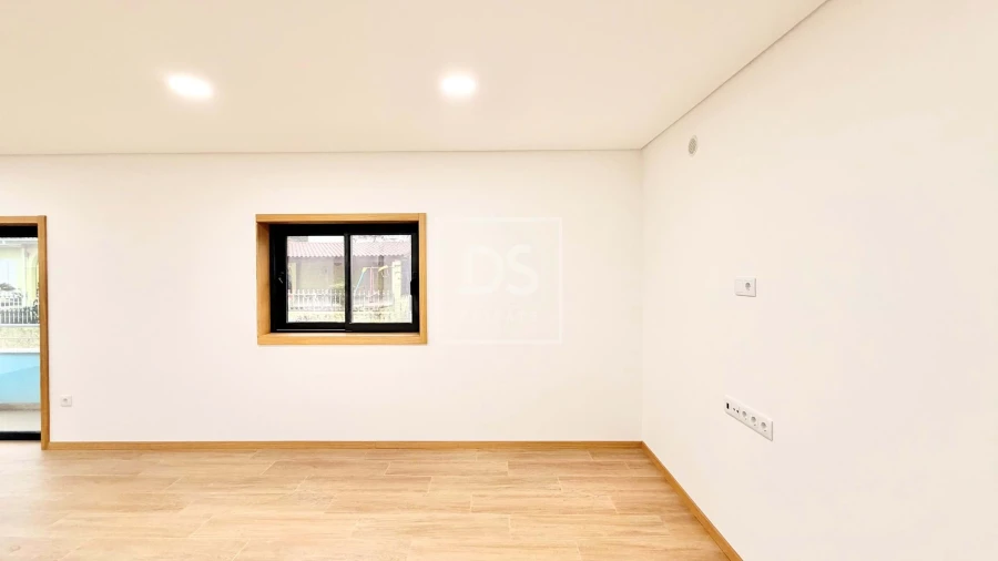 Moradia T3 para Venda em Oliveira (Santa Maria) Foto 22