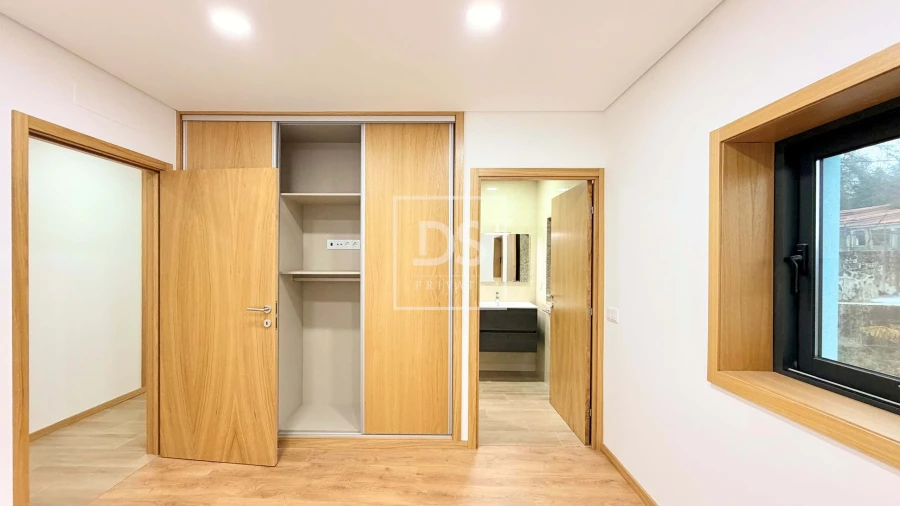 Moradia T3 para Venda em Oliveira (Santa Maria) Foto 12