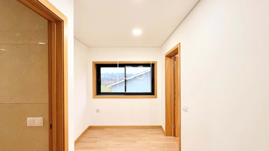 Moradia T3 para Venda em Oliveira (Santa Maria) Foto 18